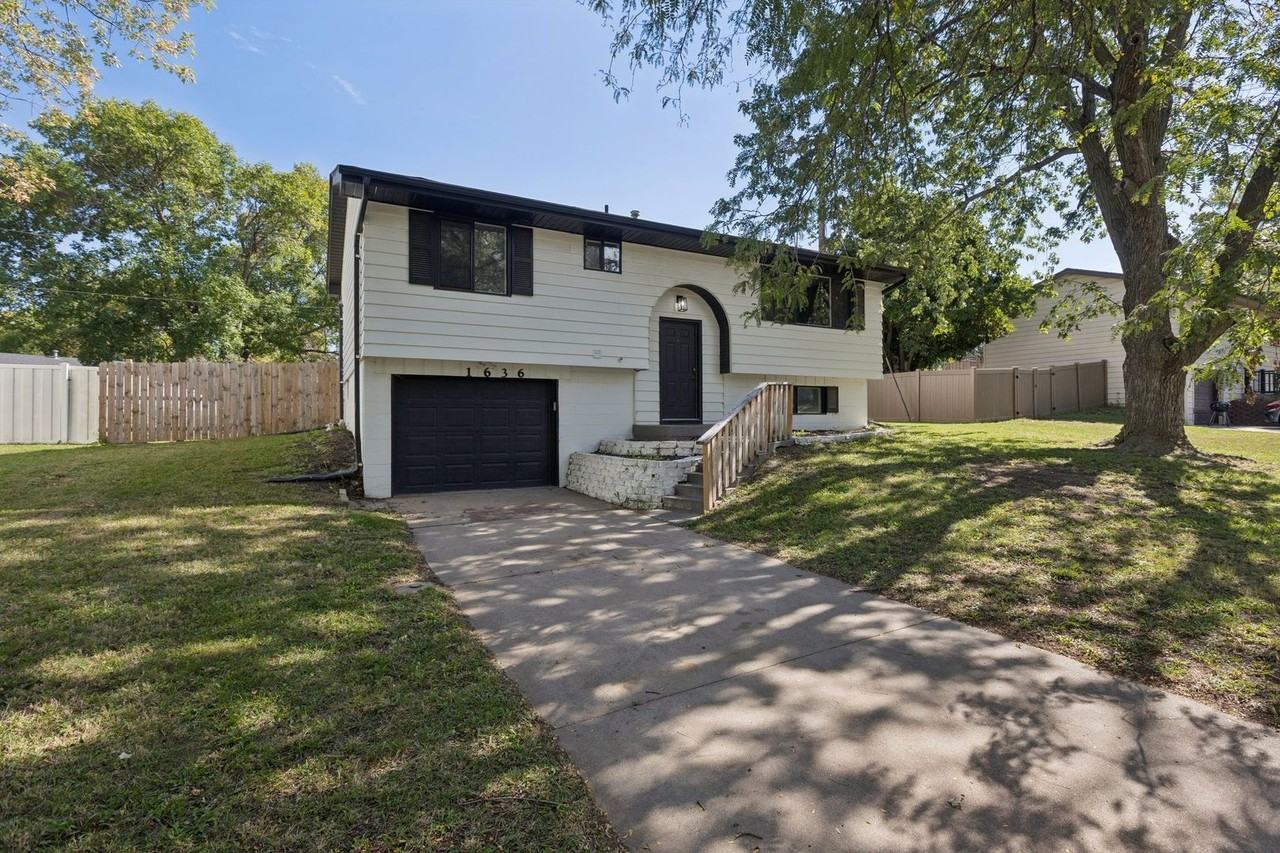 1636 Sw 16th St - Photo 2 of 22