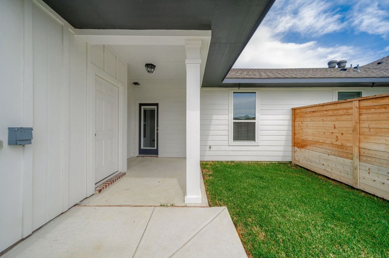 1142 Trellis Pass #1 - Photo 4 of 47