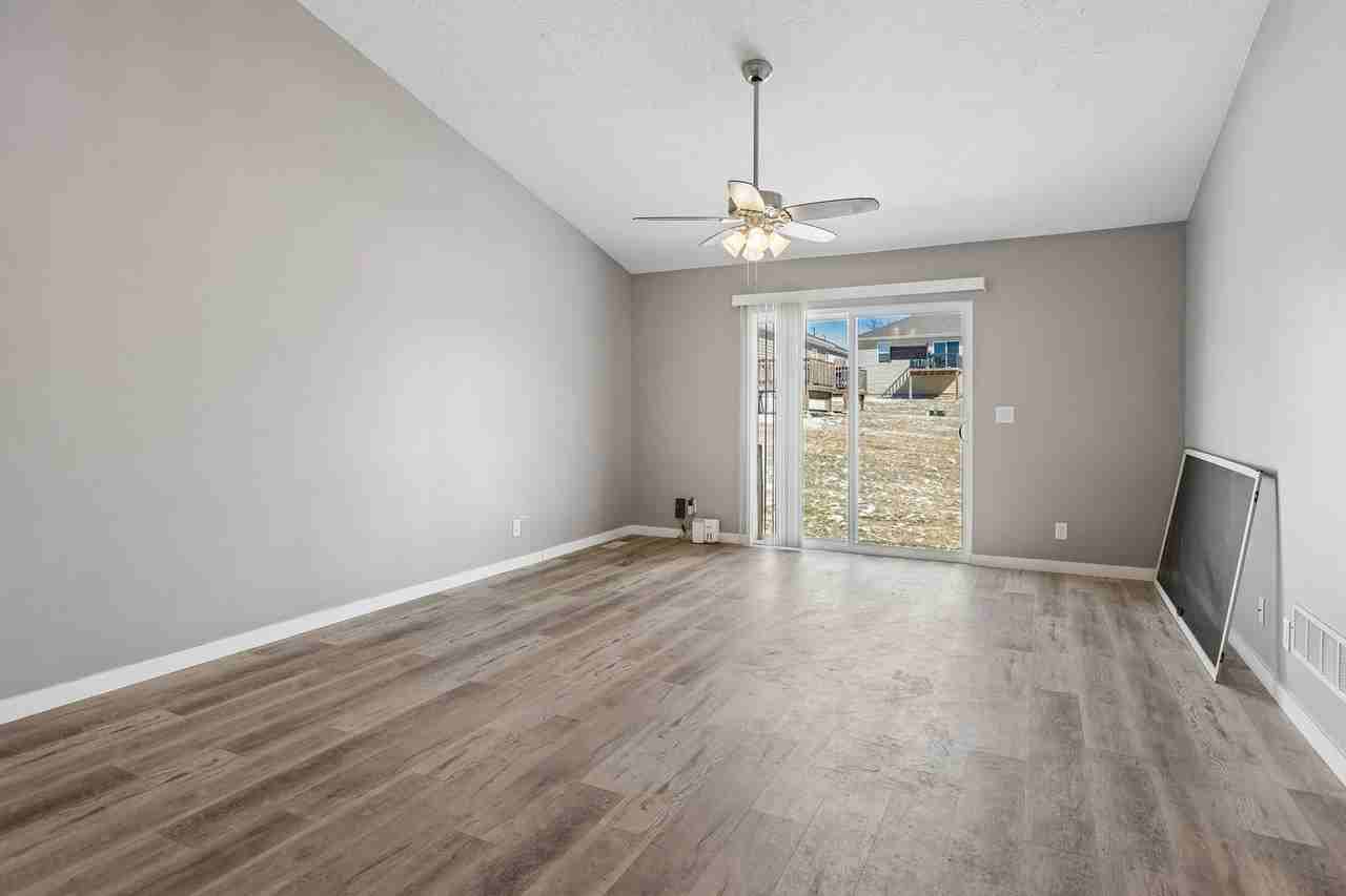 1070 N 170th Ave - Photo 6 of 25