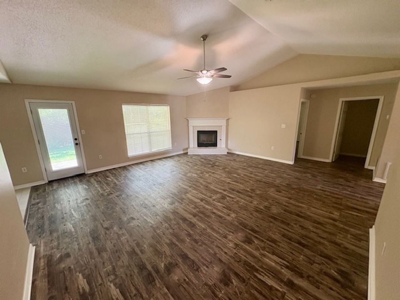 3848 Mesa Rd - Photo 4 of 15