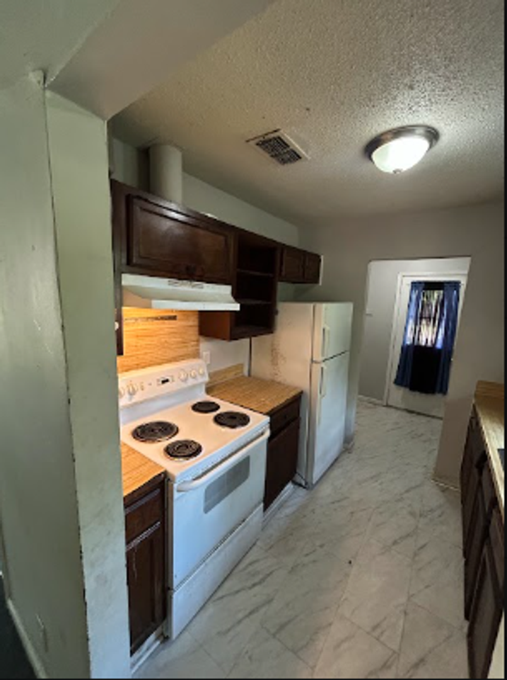 6125 Oakleigh Rd - Photo 3 of 10