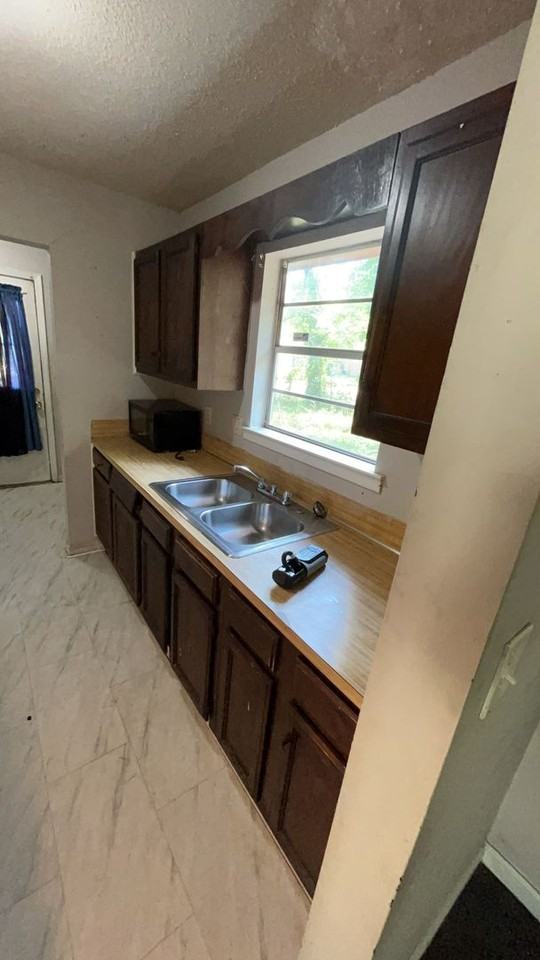 6125 Oakleigh Rd - Photo 4 of 10
