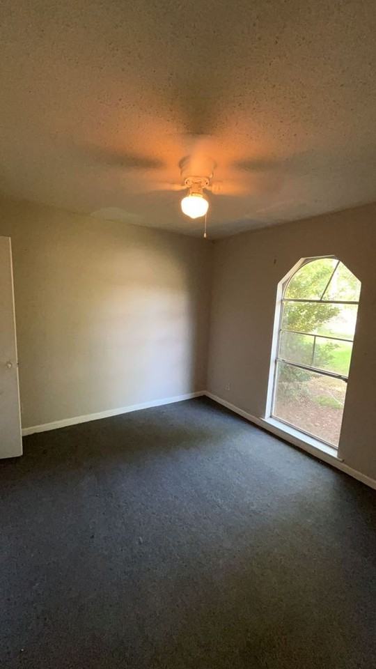 6125 Oakleigh Rd - Photo 5 of 10