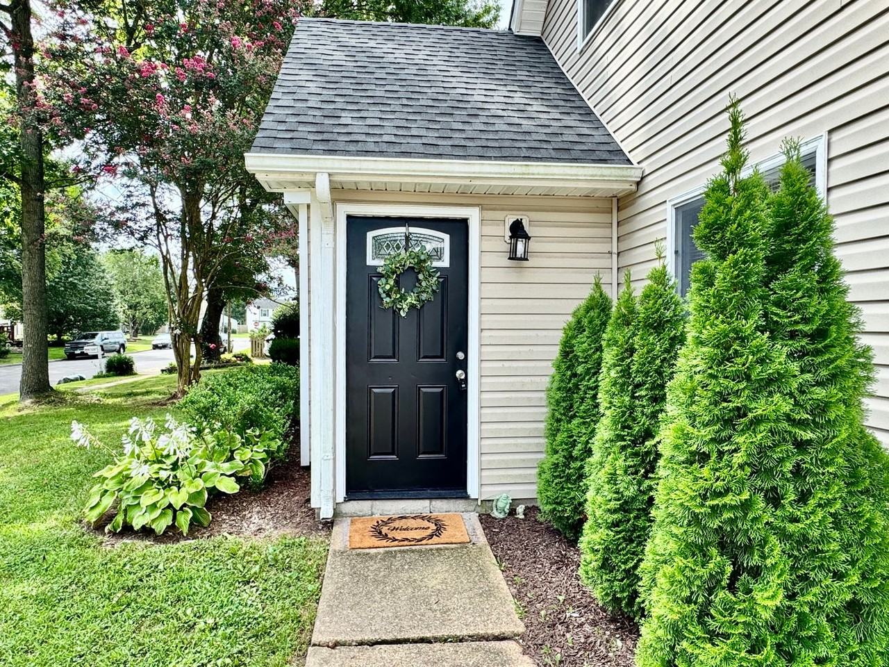 1423 Goldfinch Ln - Photo 2 of 42