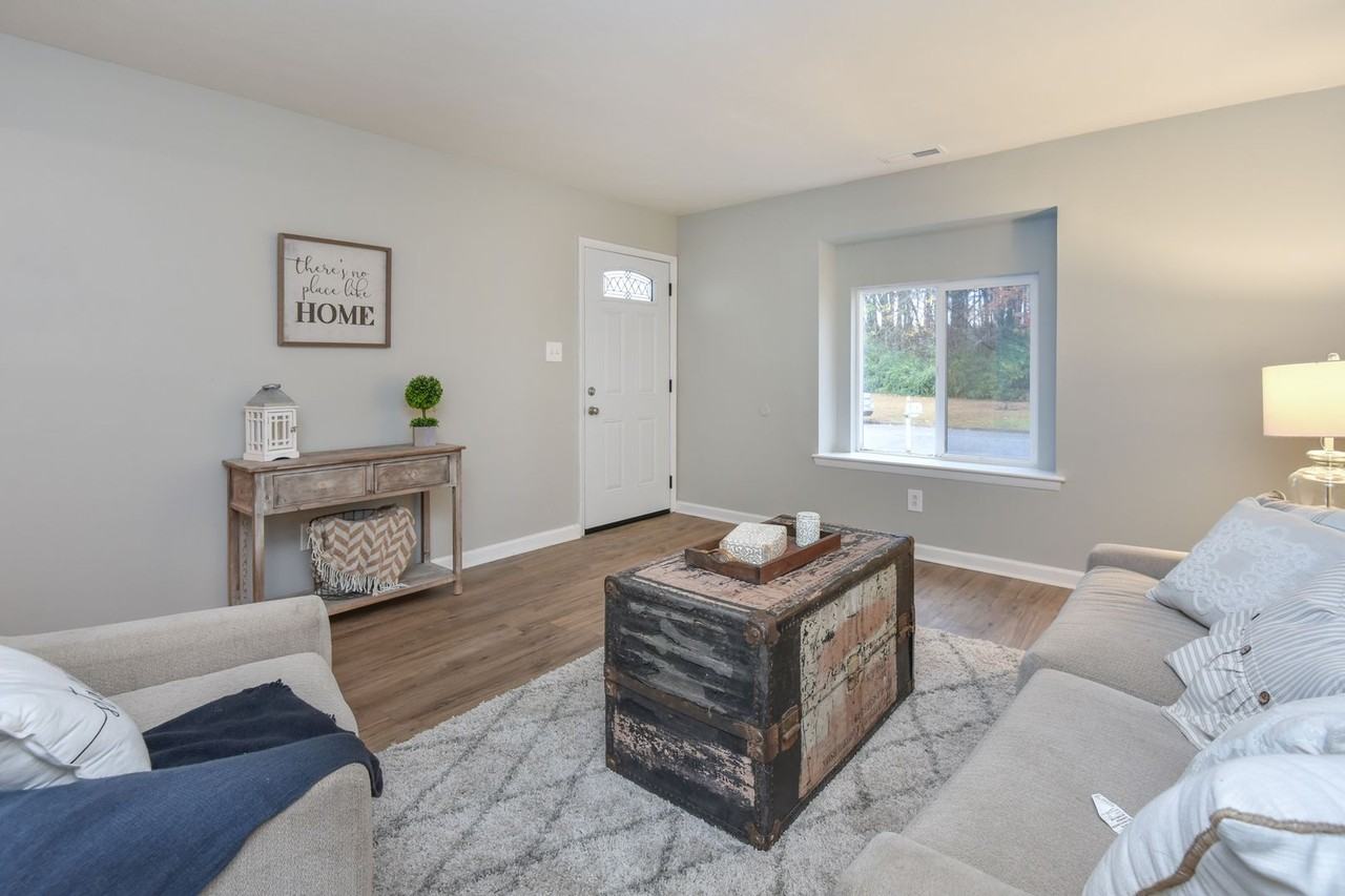 1423 Goldfinch Ln - Photo 5 of 42