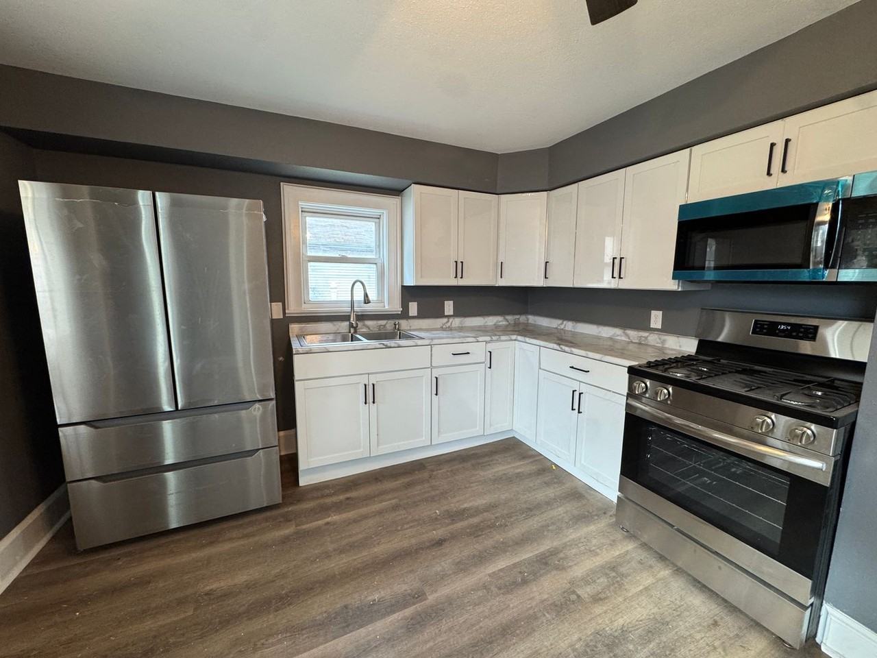411 N Aldrich St - Photo 2 of 11