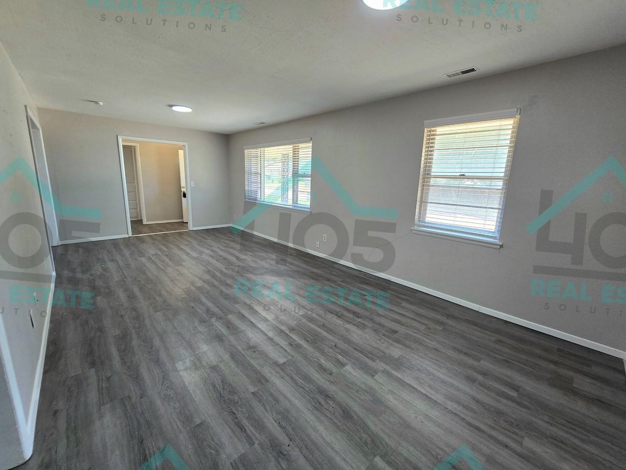 3606 Oakhurst Dr - Photo 3 of 30