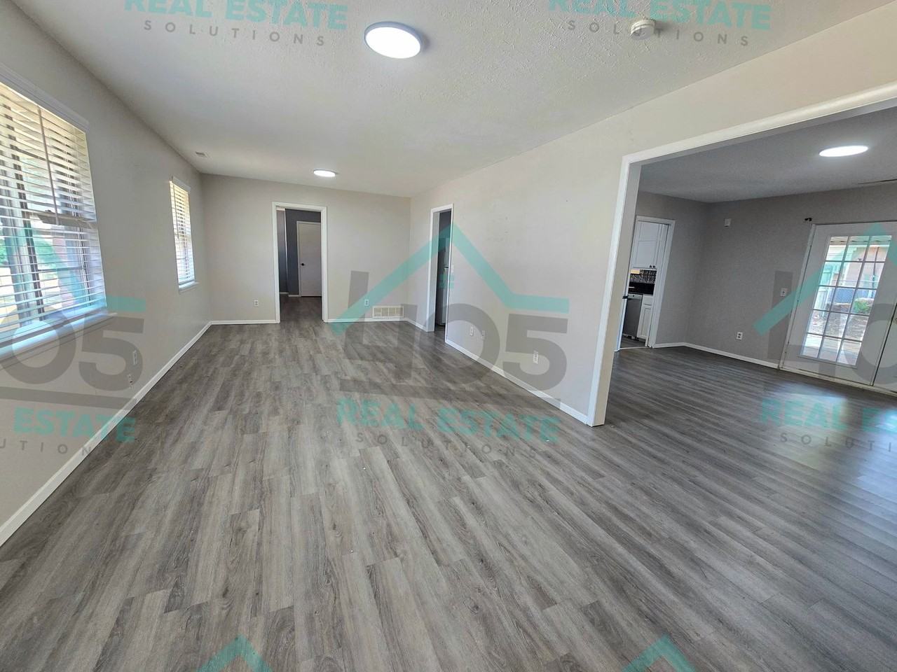 3606 Oakhurst Dr - Photo 4 of 30