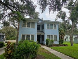 featured image of 211 E Park St