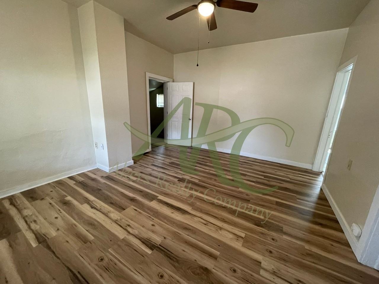920 Damson St - Photo 3 of 20
