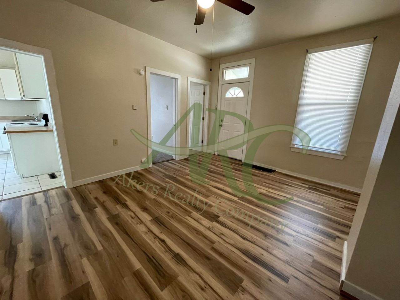 920 Damson St - Photo 4 of 20