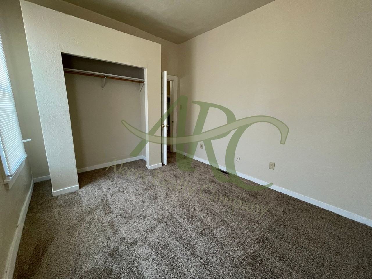 920 Damson St - Photo 7 of 20