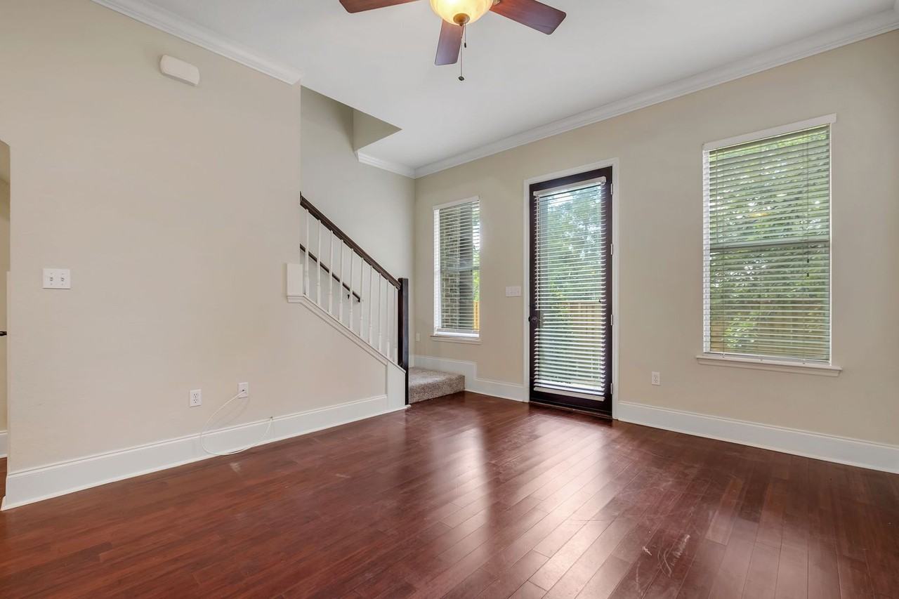 380 E Bradford Rd - Photo 5 of 24