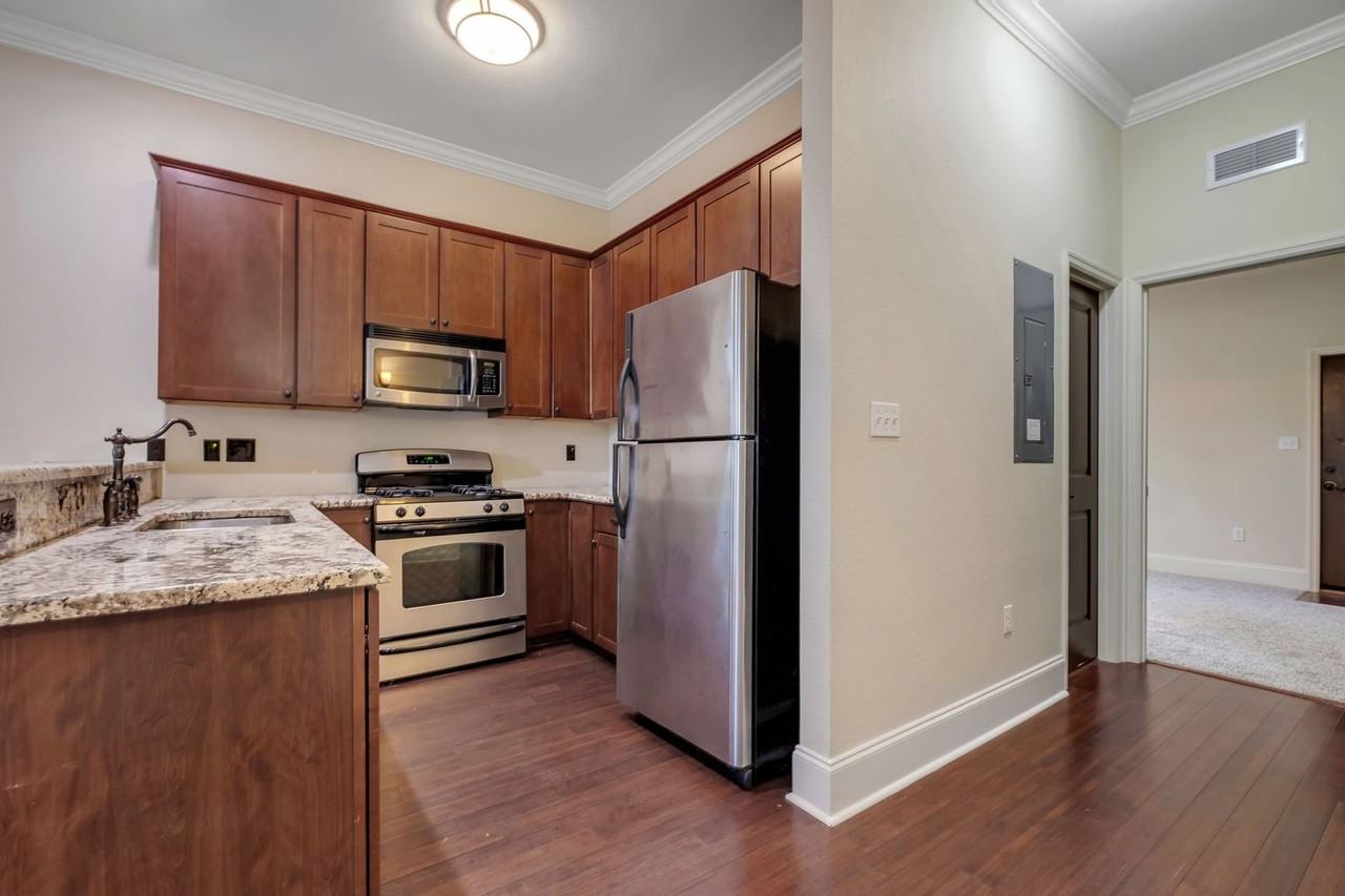 380 E Bradford Rd - Photo 6 of 24