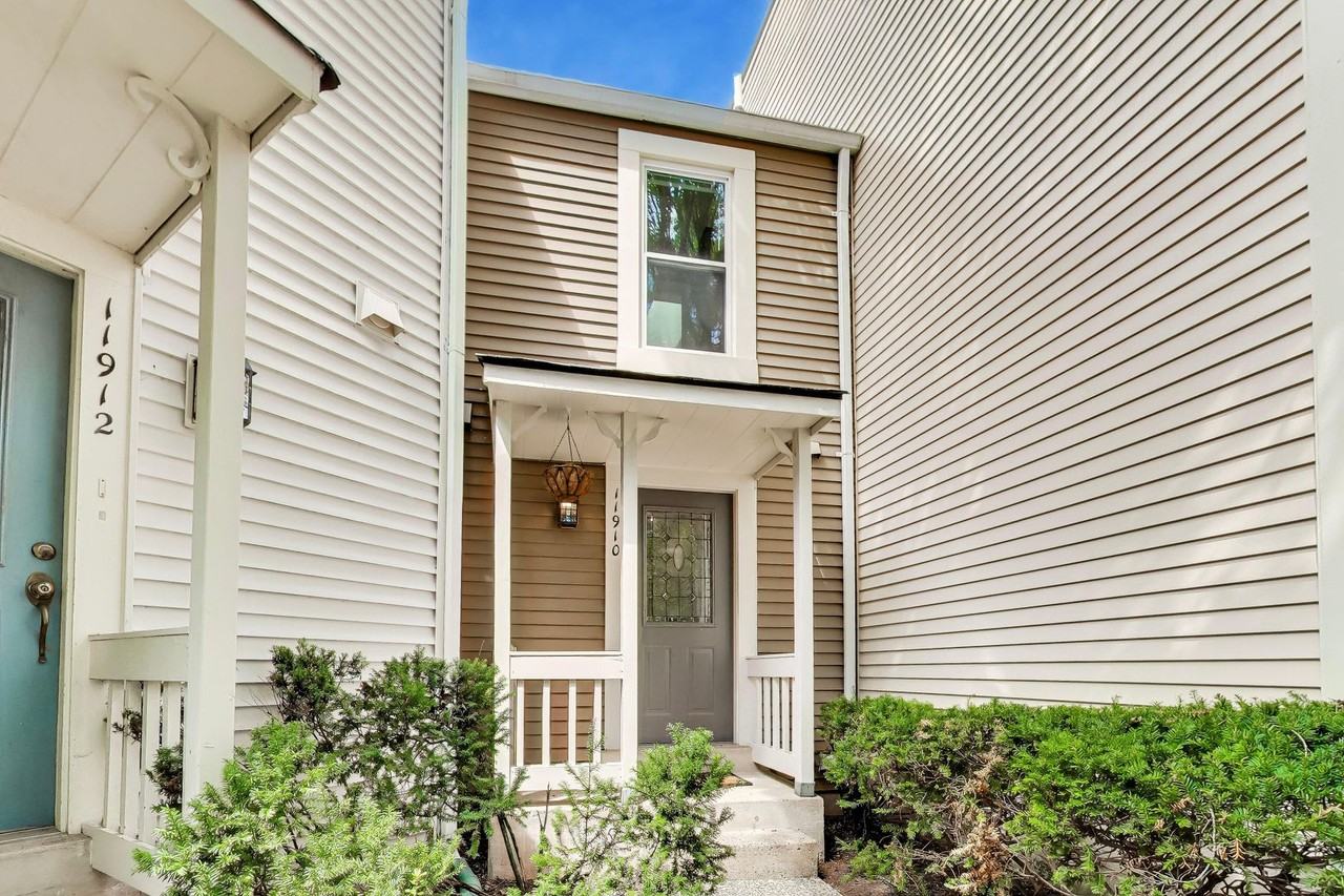 11910 Crosswind Ct - Photo 2 of 32