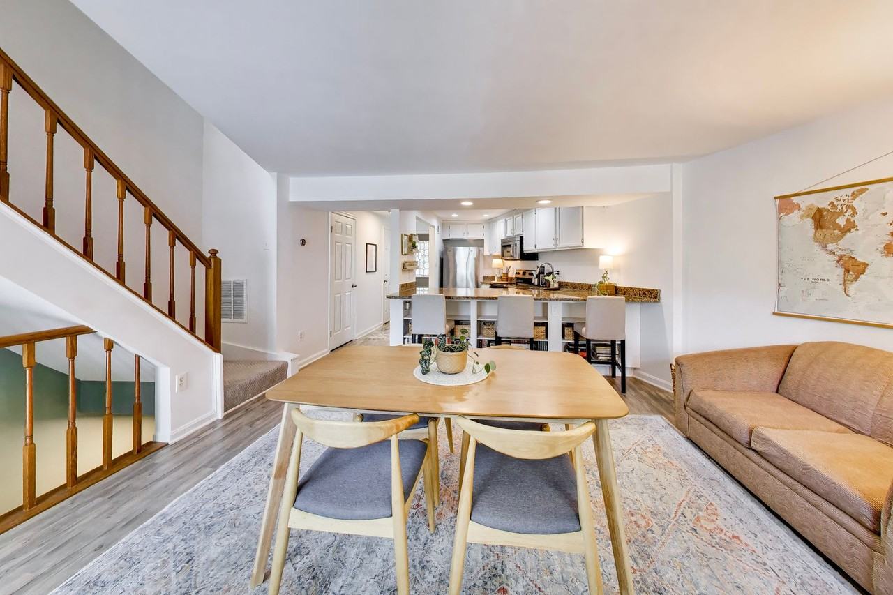 11910 Crosswind Ct - Photo 5 of 32