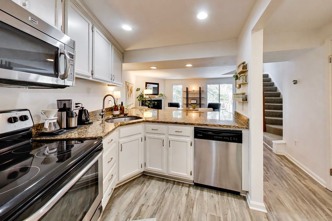 11910 Crosswind Ct - Photo 7 of 32