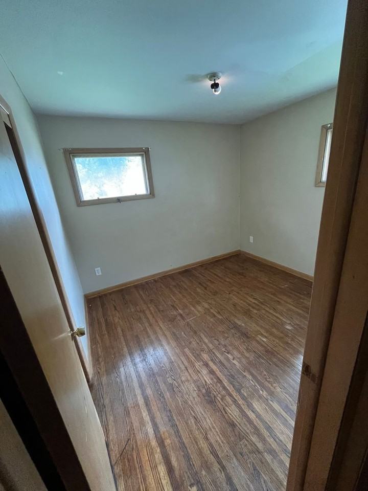 1620 Guernsey Ct - Photo 5 of 7