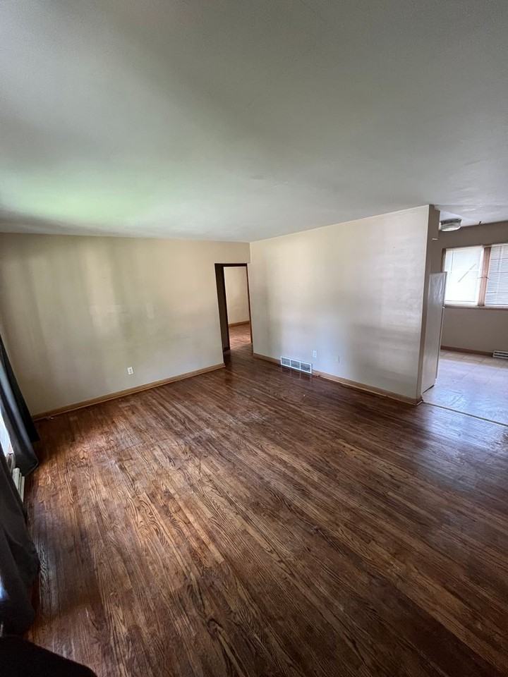 1620 Guernsey Ct - Photo 7 of 7