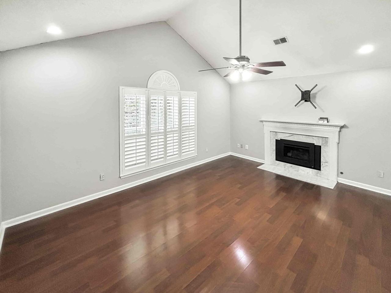 3029 Vineyard Way Se - Photo 5 of 33