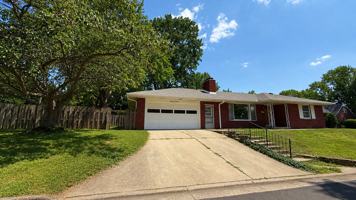featured image of 1300 E 7th St