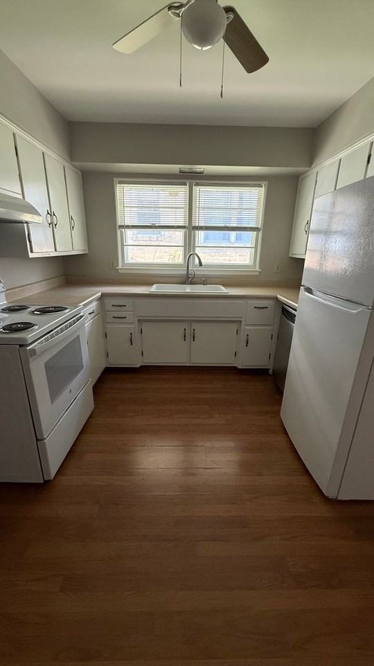 1300 E 7th St - Photo 6 of 10