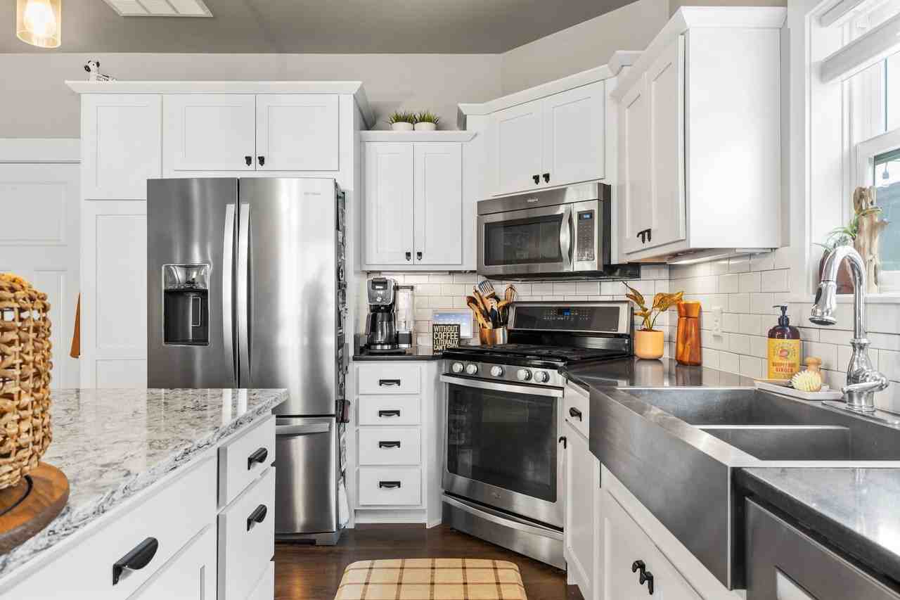1906 Front St - Photo 2 of 19