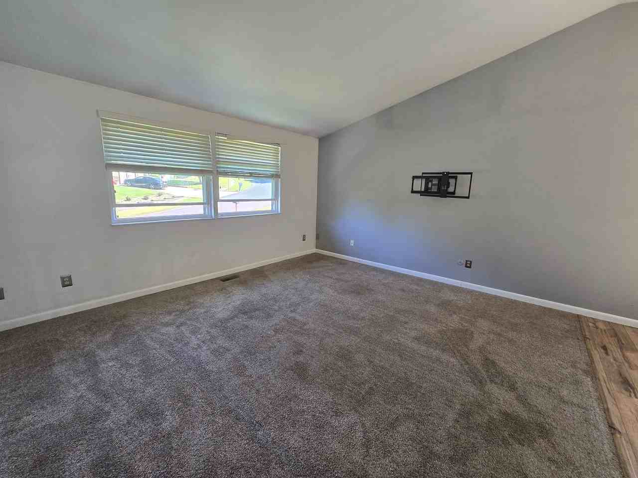 104 Ridgeview Dr - Photo 2 of 15