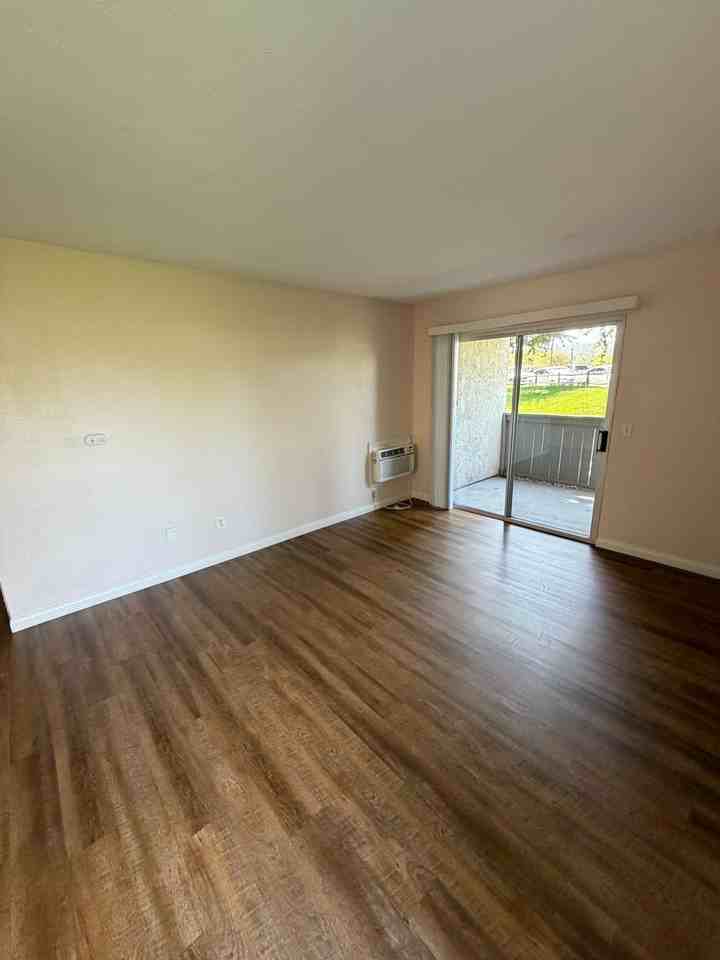 12722 Lakeshore Dr #A - Photo 2 of 14