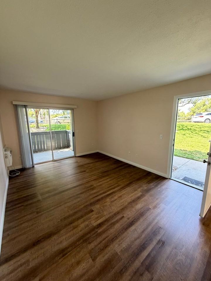 12722 Lakeshore Dr #A - Photo 3 of 14