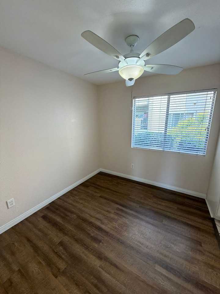12722 Lakeshore Dr #A - Photo 4 of 14