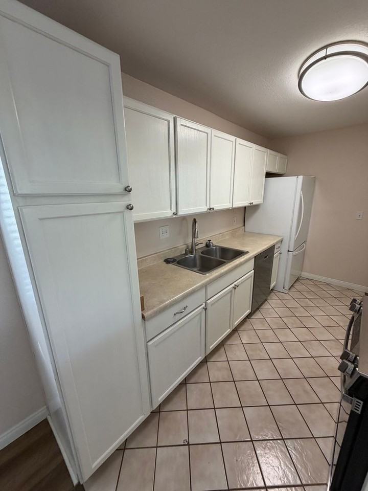 12722 Lakeshore Dr #A - Photo 6 of 14