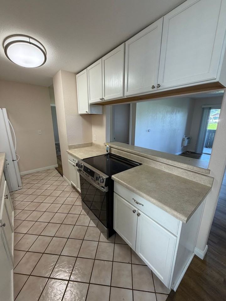 12722 Lakeshore Dr #A - Photo 7 of 14