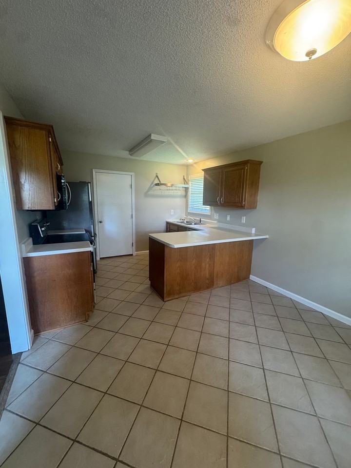 509 S Whippoorwill Dr - Photo 2 of 17
