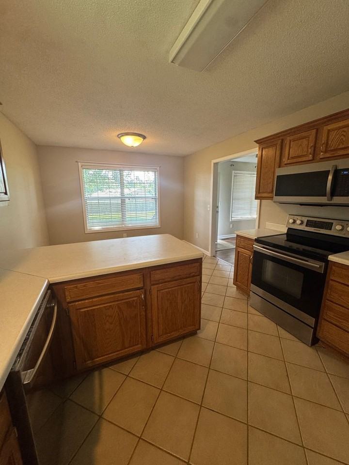 509 S Whippoorwill Dr - Photo 3 of 17