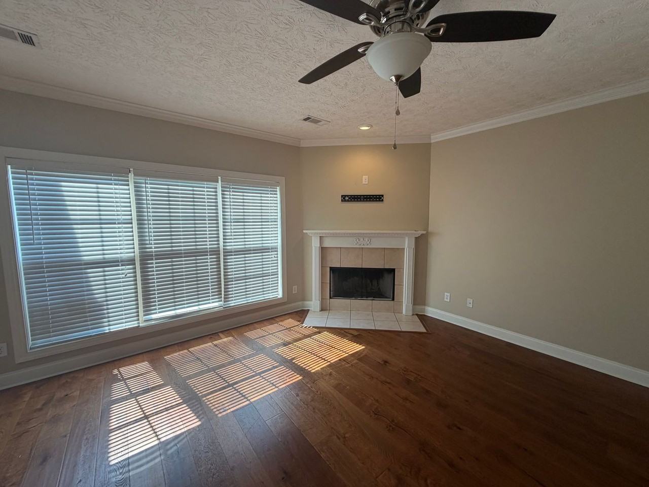 1630 Academy Dr - Photo 2 of 25