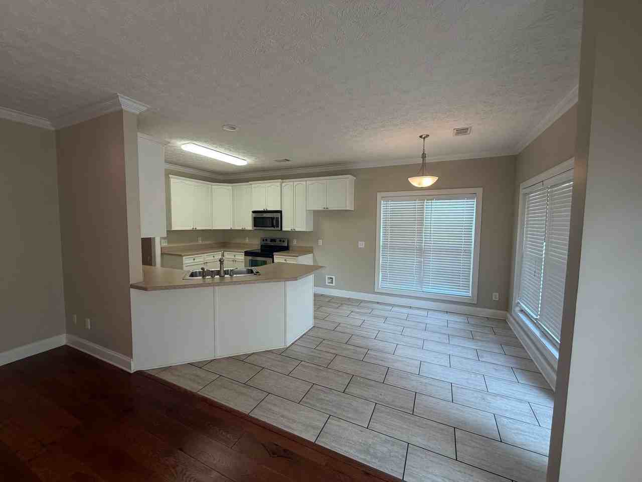 1630 Academy Dr - Photo 3 of 25