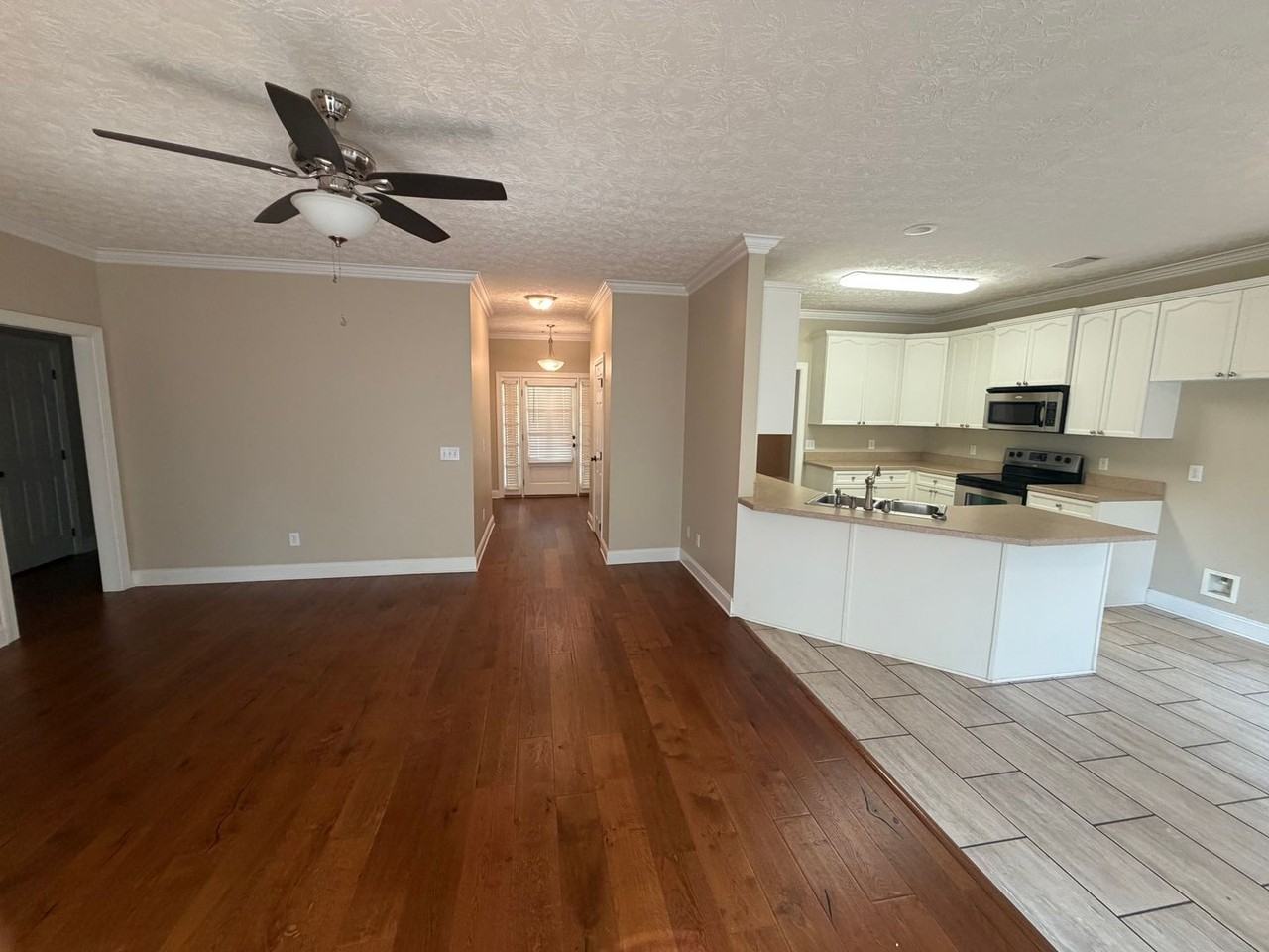 1630 Academy Dr - Photo 4 of 25
