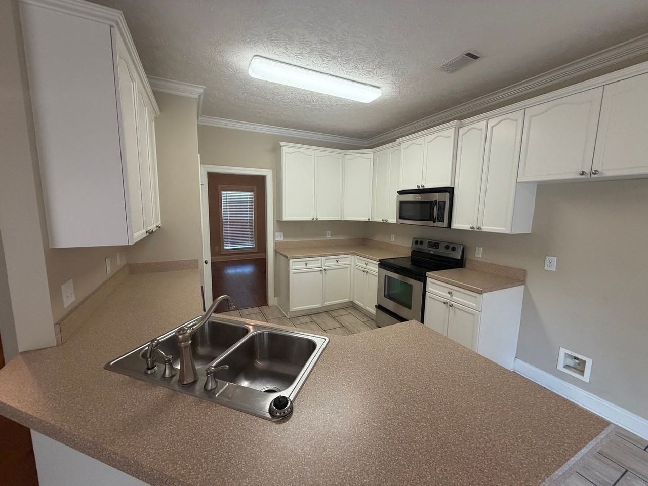 1630 Academy Dr - Photo 5 of 25