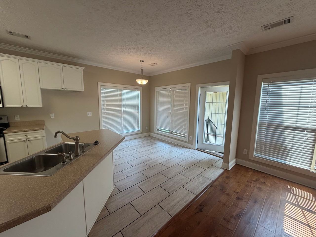 1630 Academy Dr - Photo 6 of 25