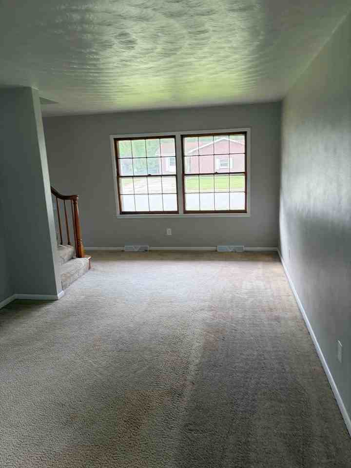 19 Michele Dr - Photo 4 of 34