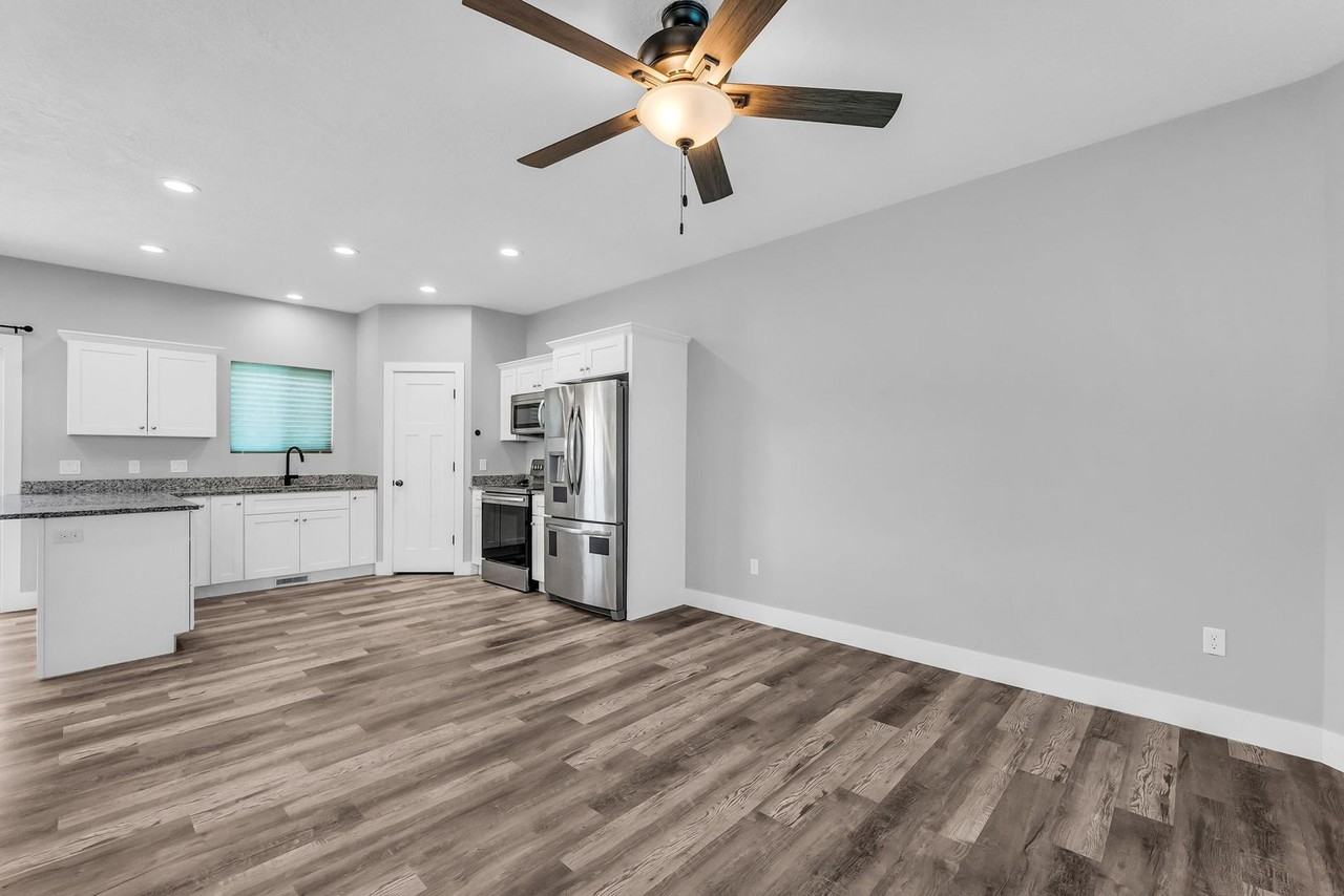 1133 E 3150 N - Photo 5 of 30