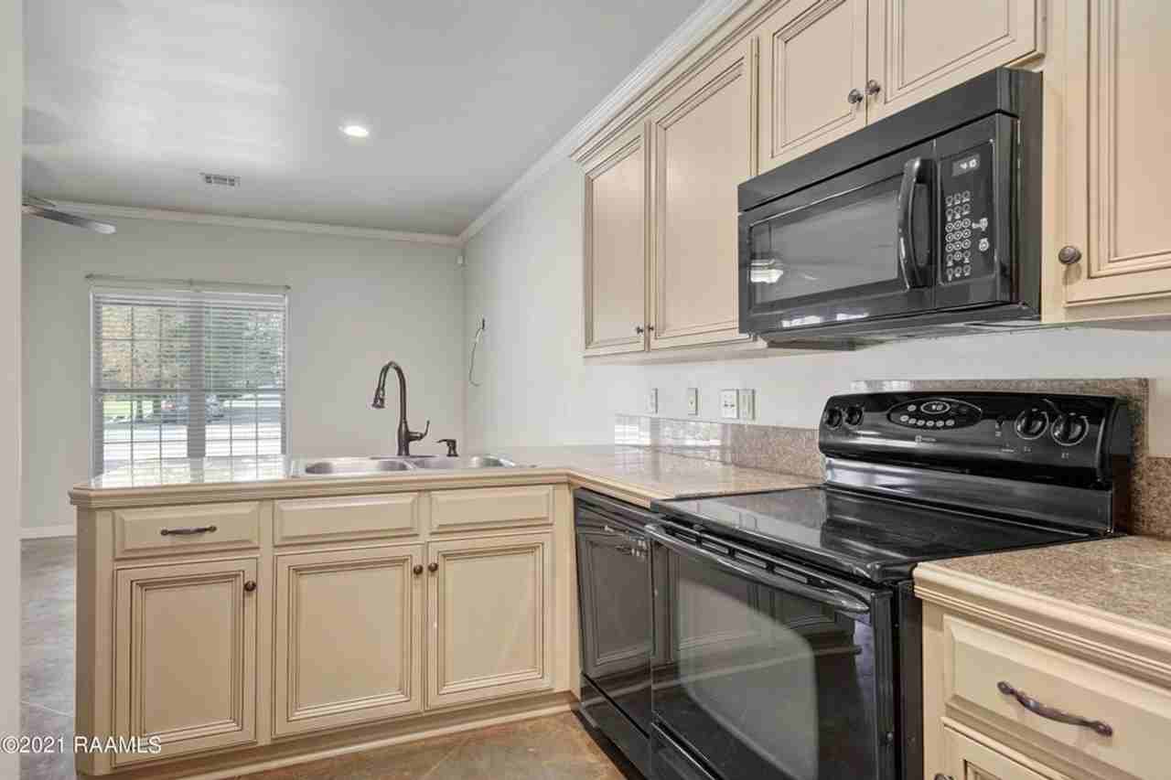 124 Deraney Ln - Photo 3 of 10