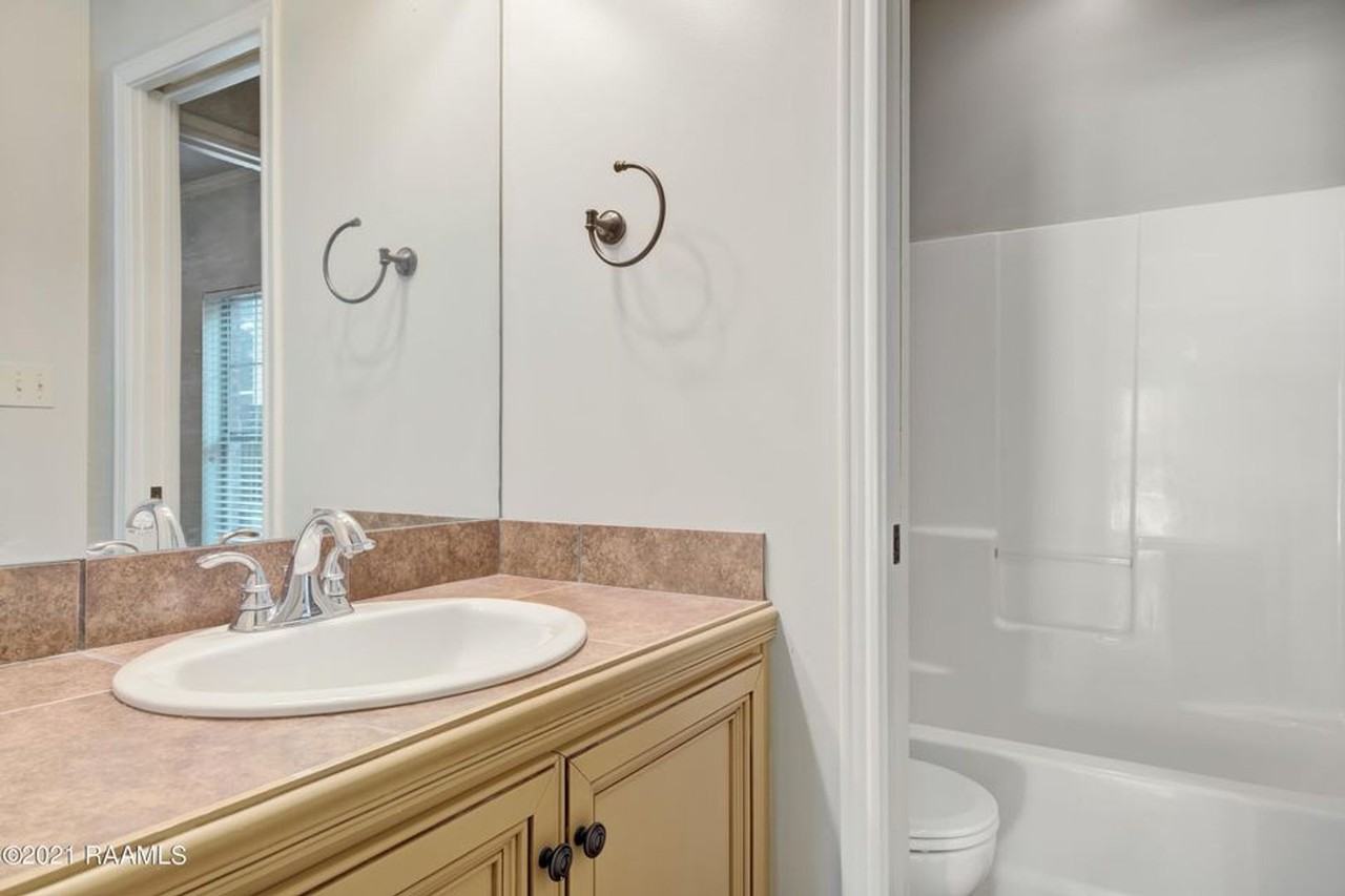 124 Deraney Ln - Photo 5 of 10