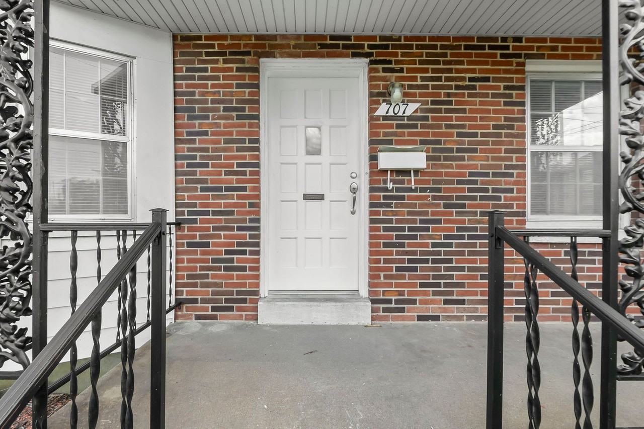 707 W Main St - Photo 2 of 21