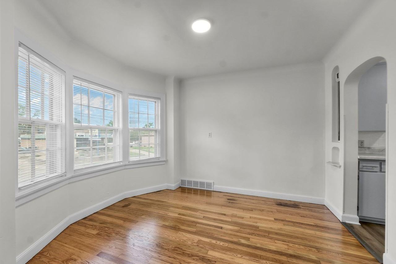 707 W Main St - Photo 5 of 21