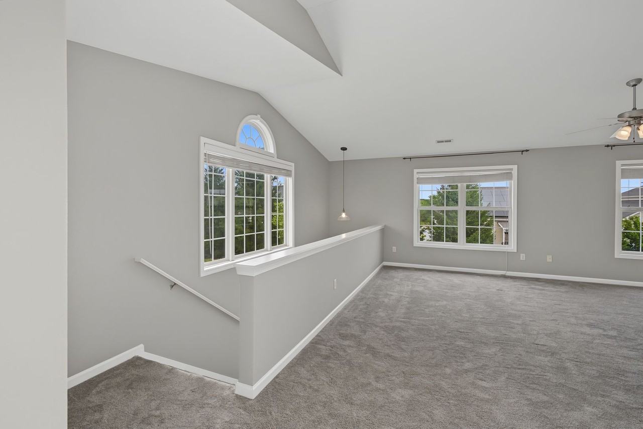 106 Essex Ln - Photo 4 of 32