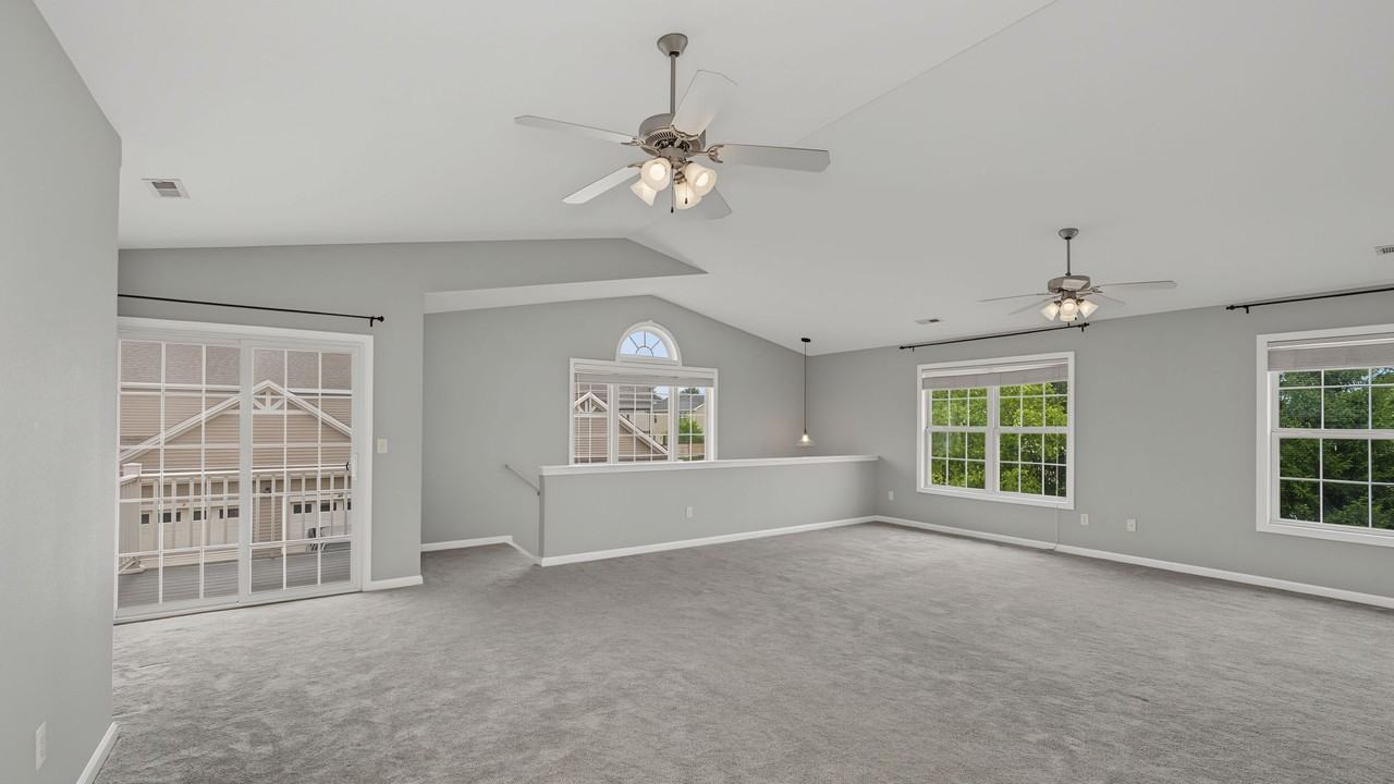 106 Essex Ln - Photo 5 of 32