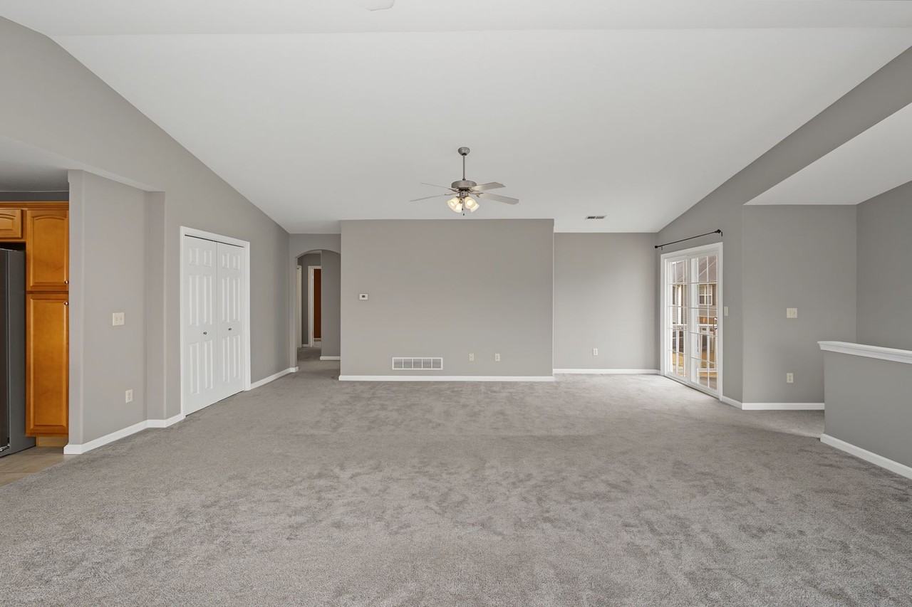106 Essex Ln - Photo 7 of 32