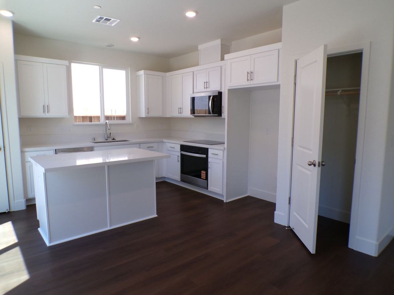 4333 4333 Frontier Way - Photo 4 of 20